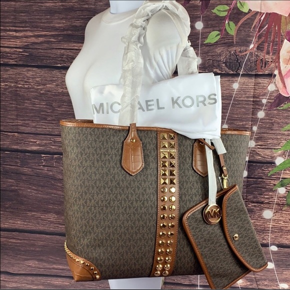 👜NEW MICHAEL KORS EVA STUDDED LARGE SIGNATURE PVC - Picture 2 of 10